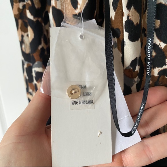 Julia Jordan Leopard Jumpsuit, Size 8, leopard print top, black bottoms. - Picture 8 of 8